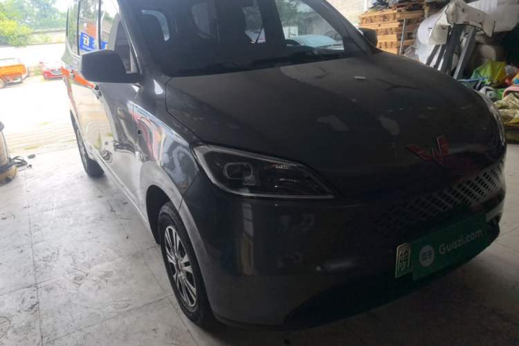 Used Wuling Hongguang New Energy 2025 Extended-Range Hybrid 50 km Standard Version Front Right 45 Deg