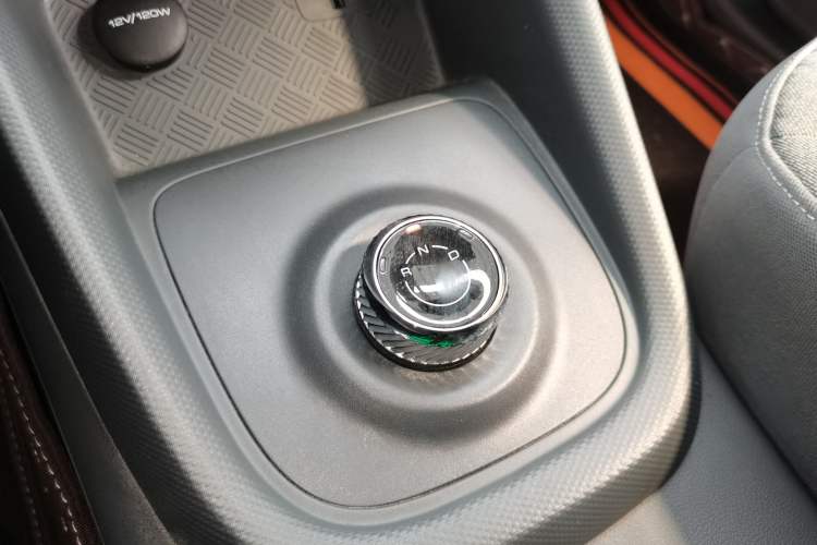 Used Wuling Hongguang New Energy 2025 Extended-Range Hybrid 50KM Comfort Version Gear Lever