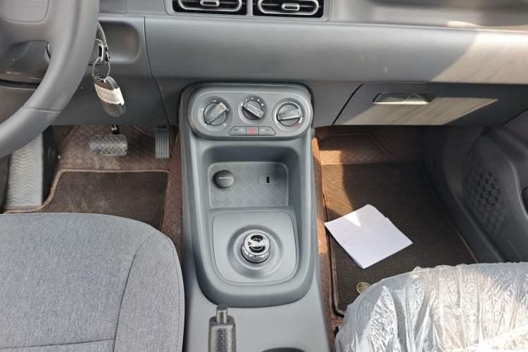 Used Wuling Hongguang New Energy 2025 Extended-Range Hybrid 50KM Comfort Version Gear Lever