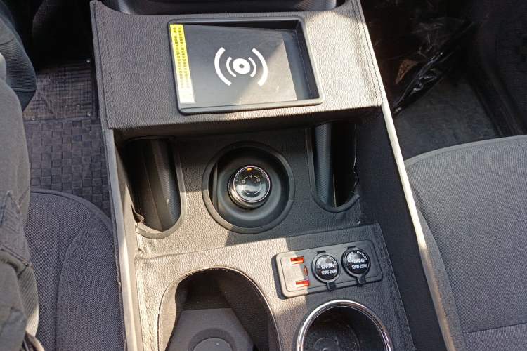 Used Wuling Hongguang New Energy 2025 Extended-Range Hybrid 50 km Utility Version Gear Lever
