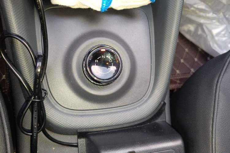 Used Wuling Hongguang New Energy 2025 Extended-Range Hybrid 50 km Standard Version Gear Lever