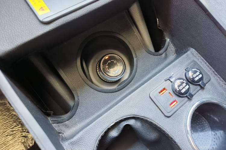 Used Wuling Hongguang New Energy 2025 Extended-Range Hybrid 50 km Utility Version Gear Lever
