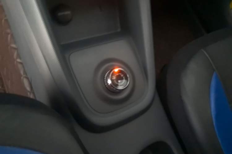 Used Wuling Hongguang New Energy 2025 Extended-Range Hybrid 50 km Standard Version Gear Lever