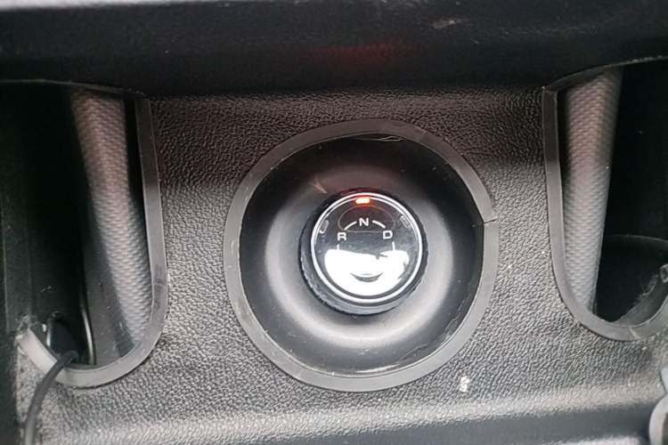 Used Wuling Hongguang New Energy 2025 Extended-Range Hybrid 50KM Comfort Version Gear Lever
