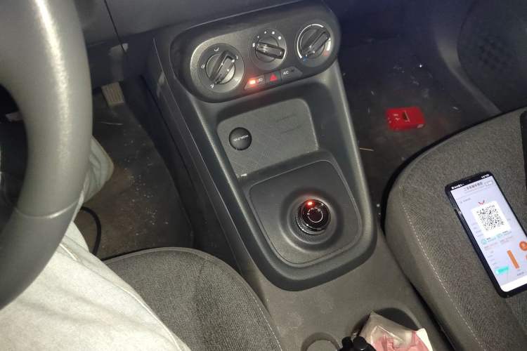 Used Wuling Hongguang New Energy 2025 Extended-Range Hybrid 50 km Utility Version Gear Lever