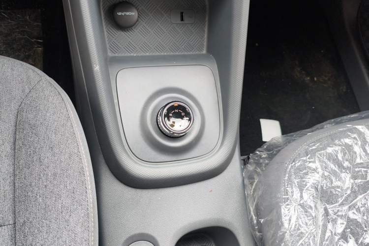 Used Wuling Hongguang New Energy 2025 Extended-Range Hybrid 50KM Comfort Version Gear Lever