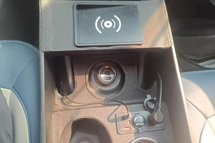 Used Wuling Hongguang New Energy 2025 Extended-Range Hybrid 50KM Comfort Version Gear Lever