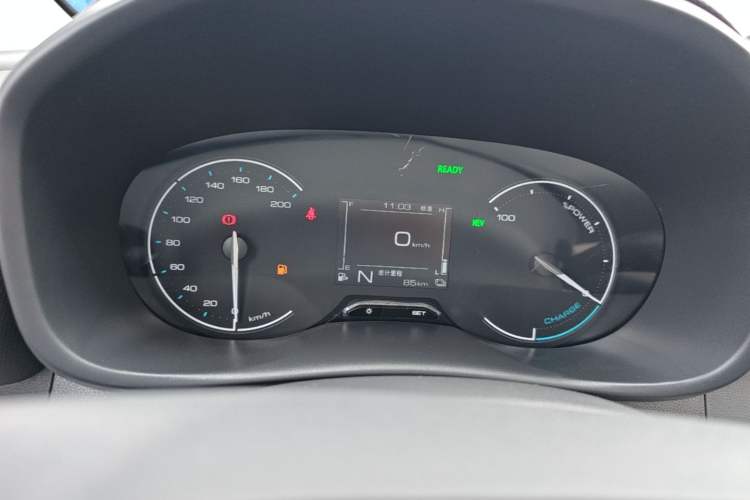 Used Wuling Hongguang New Energy 2025 Extended-Range Hybrid 50KM Comfort Version Instrument Cluster