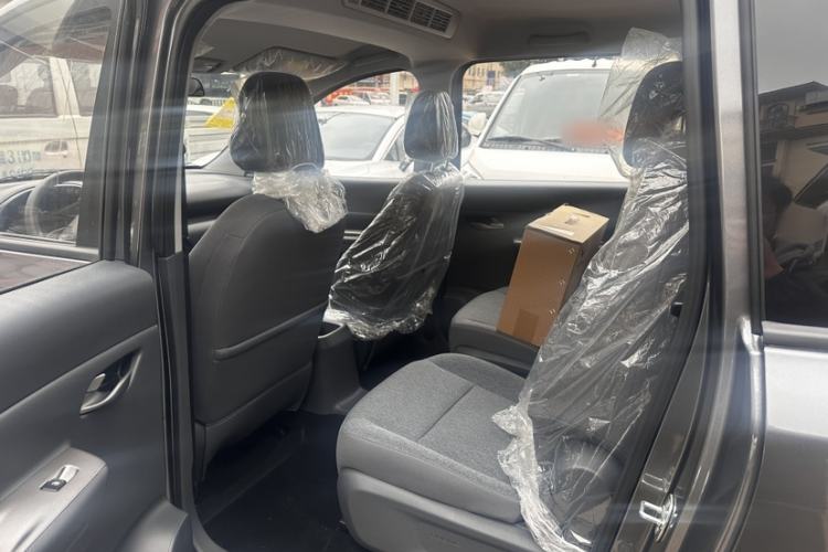 Used Wuling Hongguang New Energy 2025 Extended-Range Hybrid 50KM Comfort Version Interior 2