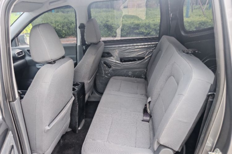Used Wuling Hongguang New Energy 2025 Extended-Range Hybrid 50 km Utility Version Interior 2
