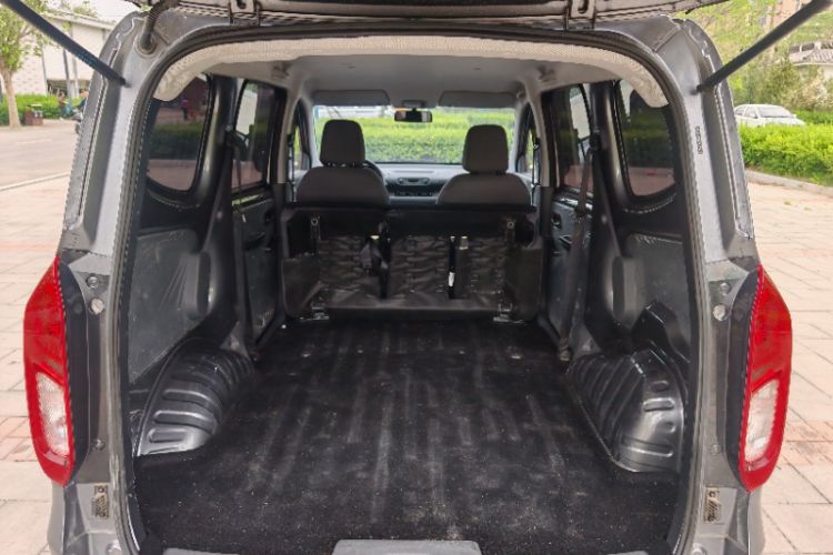 Used Wuling Hongguang New Energy 2025 Extended-Range Hybrid 50 km Utility Version Interior 3
