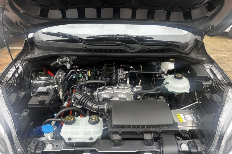 Used Wuling Hongguang New Energy 2025 Extended-Range Hybrid 50KM Comfort Version Interior 4