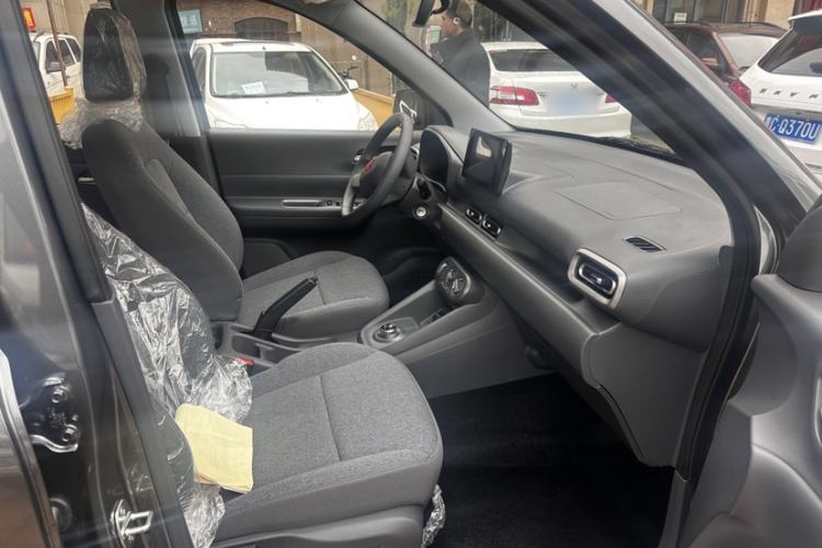 Used Wuling Hongguang New Energy 2025 Extended-Range Hybrid 50KM Comfort Version Interior 5