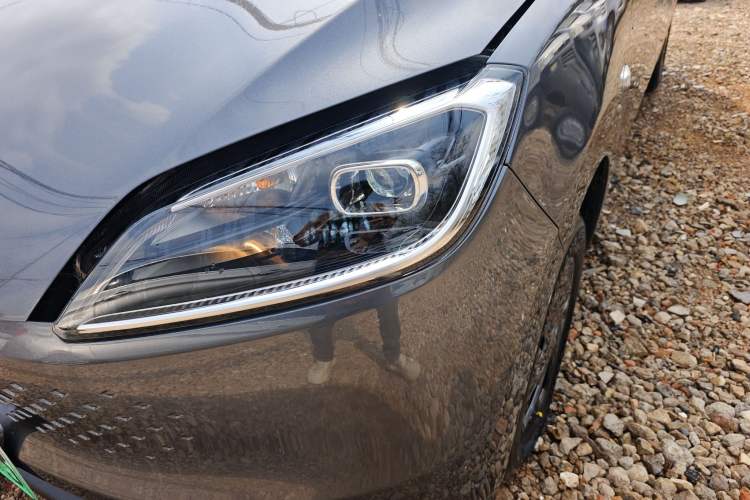 Used Wuling Hongguang New Energy 2025 Extended-Range Hybrid 50KM Comfort Version Left Front Headlight