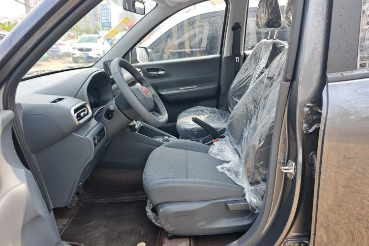 Used Wuling Hongguang New Energy 2025 Extended-Range Hybrid 50KM Comfort Version Left Front Seat