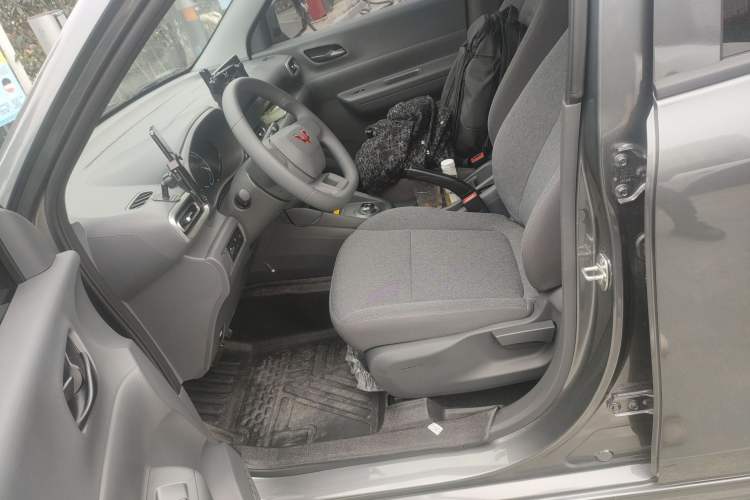 Used Wuling Hongguang New Energy 2025 Model Range-Extending Hybrid 150KM Standard Edition Left Front Seat