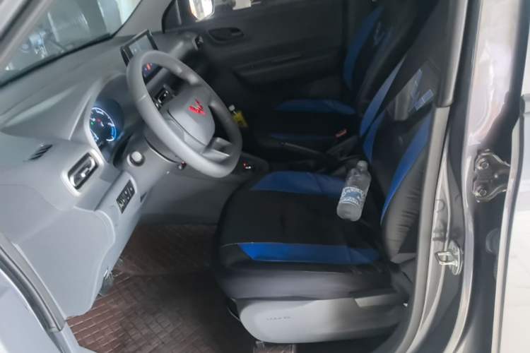 Used Wuling Hongguang New Energy 2025 Extended-Range Hybrid 50 km Standard Version Left Front Seat