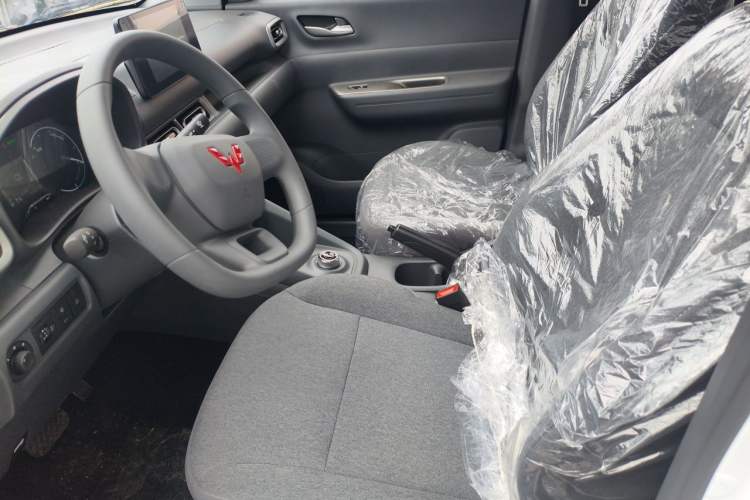 Used Wuling Hongguang New Energy 2025 Extended-Range Hybrid 50KM Comfort Version Left Front Seat
