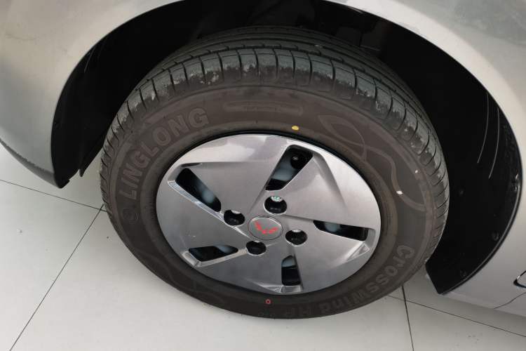 Used Wuling Hongguang New Energy 2025 Extended-Range Hybrid 50KM Comfort Version Left Front Wheel Hub