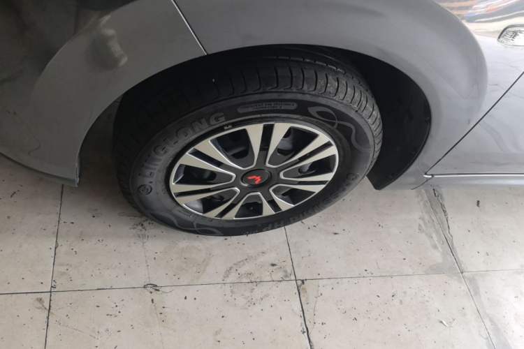 Used Wuling Hongguang New Energy 2025 Extended-Range Hybrid 50 km Standard Version Left Front Wheel Hub