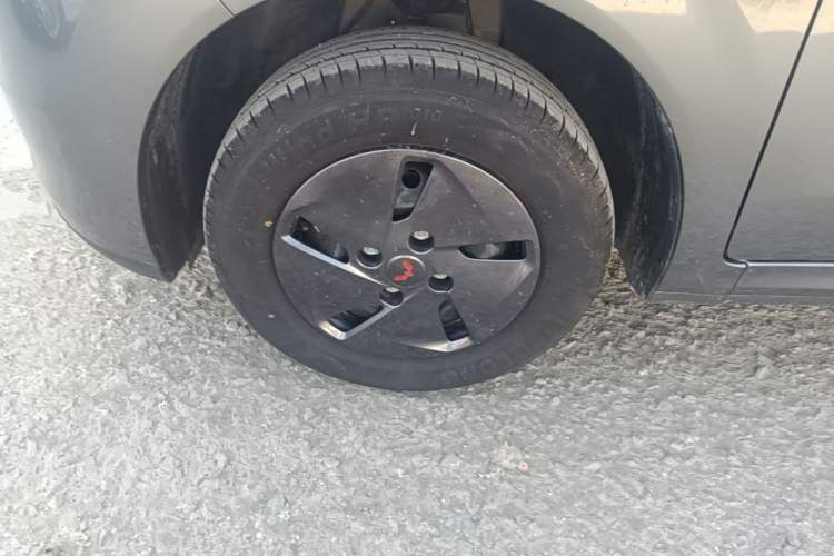 Used Wuling Hongguang New Energy 2025 Extended-Range Hybrid 50KM Comfort Version Left Front Wheel Hub