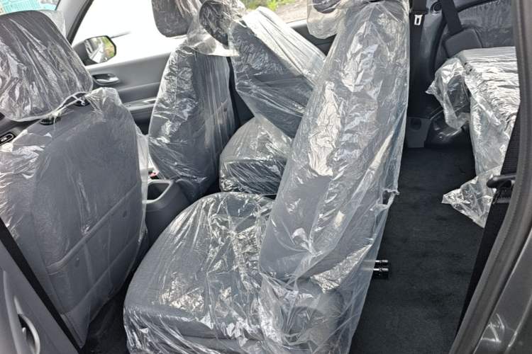 Used Wuling Hongguang New Energy 2025 Extended-Range Hybrid 50KM Comfort Version Left Rear Seat