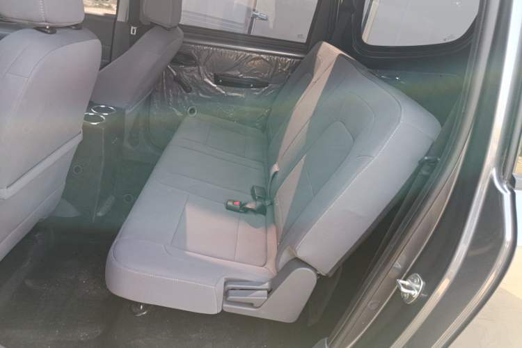 Used Wuling Hongguang New Energy 2025 Extended-Range Hybrid 50 km Utility Version Left Rear Seat