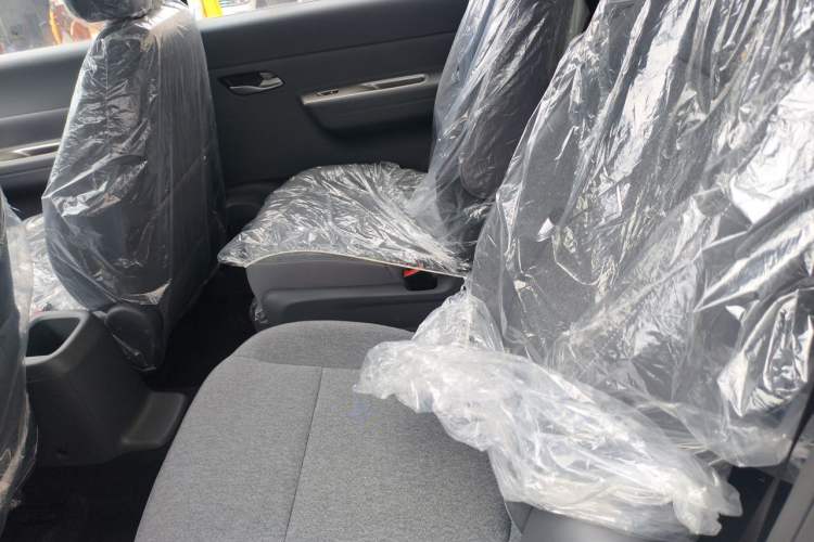 Used Wuling Hongguang New Energy 2025 Extended-Range Hybrid 50KM Comfort Version Left Rear Seat