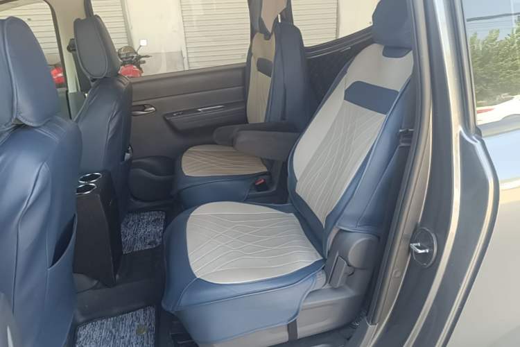 Used Wuling Hongguang New Energy 2025 Extended-Range Hybrid 50KM Comfort Version Left Rear Seat