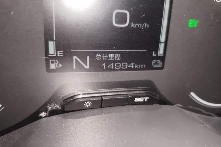 Used Wuling Hongguang New Energy 2025 Model Range-Extending Hybrid 150KM Standard Edition Odometer Close Up