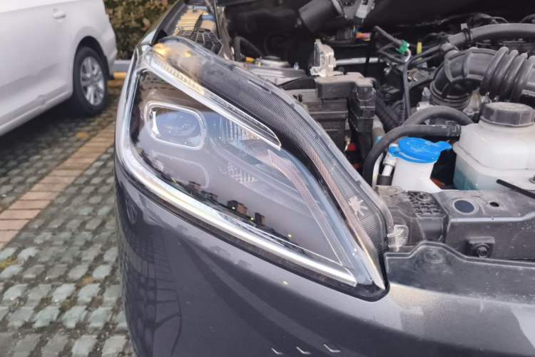 Used Wuling Hongguang New Energy 2025 Model Range-Extending Hybrid 150KM Standard Edition Right Front Headlight