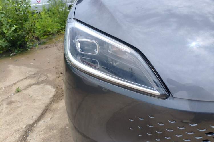 Used Wuling Hongguang New Energy 2025 Extended-Range Hybrid 50KM Comfort Version Right Front Headlight