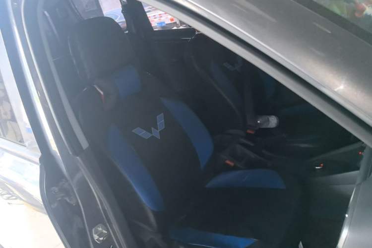 Used Wuling Hongguang New Energy 2025 Extended-Range Hybrid 50 km Standard Version Right Front Seat