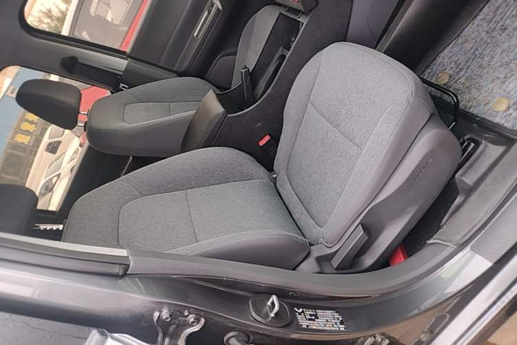 Used Wuling Hongguang New Energy 2025 Extended-Range Hybrid 50KM Comfort Version Right Front Seat