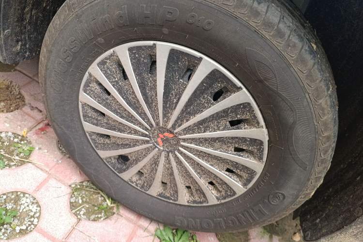 Used Wuling Hongguang New Energy 2025 Extended-Range Hybrid 50 km Standard Version Right Front Wheel Hub