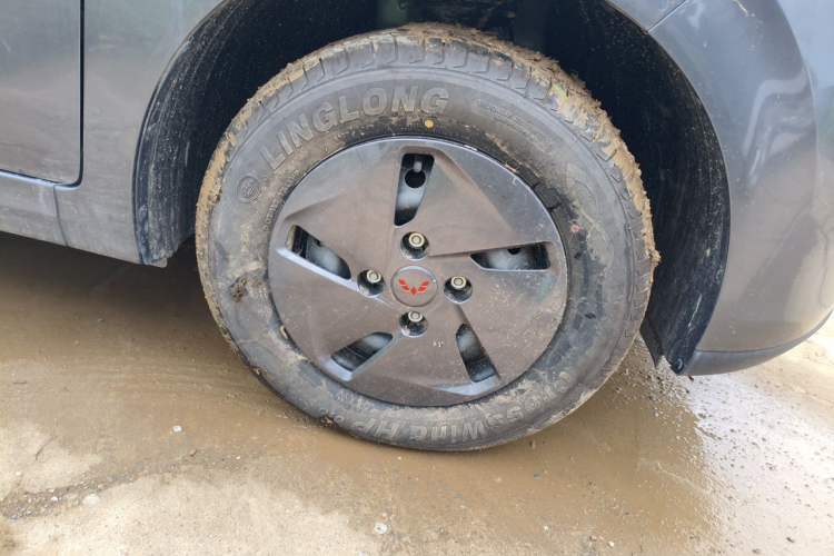 Used Wuling Hongguang New Energy 2025 Extended-Range Hybrid 50KM Comfort Version Right Front Wheel Hub
