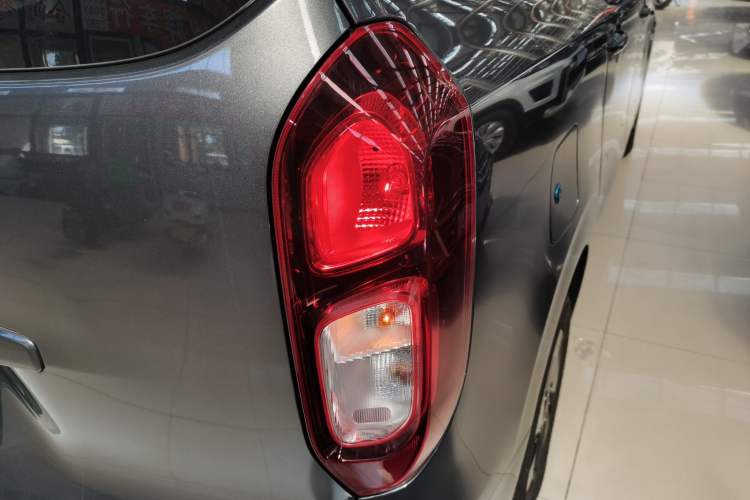 Used Wuling Hongguang New Energy 2025 Extended-Range Hybrid 50KM Comfort Version Right Rear Taillight