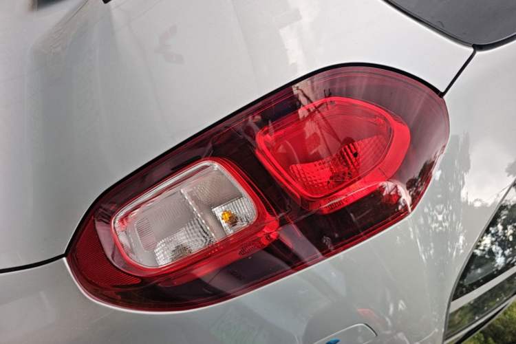 Used Wuling Hongguang New Energy 2025 Extended-Range Hybrid 50 km Standard Version Right Rear Taillight