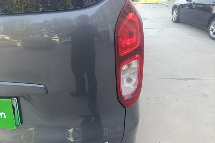 Used Wuling Hongguang New Energy 2025 Extended-Range Hybrid 50KM Comfort Version Right Rear Taillight