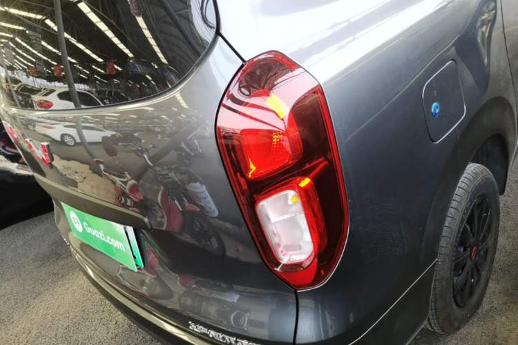 Used Wuling Hongguang New Energy 2025 Extended-Range Hybrid 50 km Standard Version Right Rear Taillight