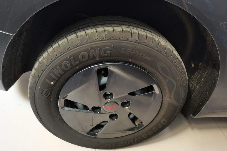 Used Wuling Hongguang New Energy 2025 Extended-Range Hybrid 50KM Comfort Version Right Rear Wheel Hub