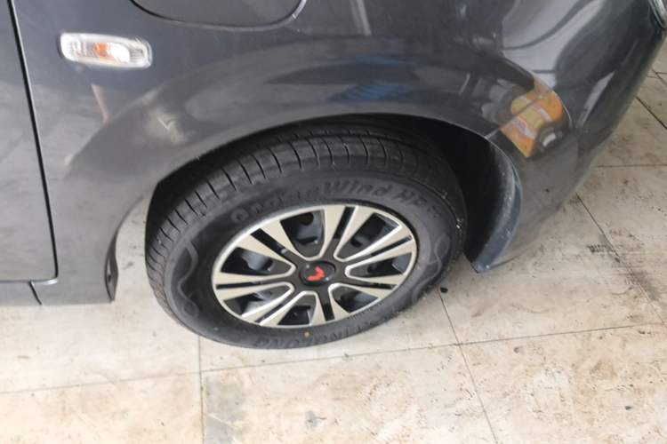 Used Wuling Hongguang New Energy 2025 Extended-Range Hybrid 50 km Standard Version Right Rear Wheel Hub