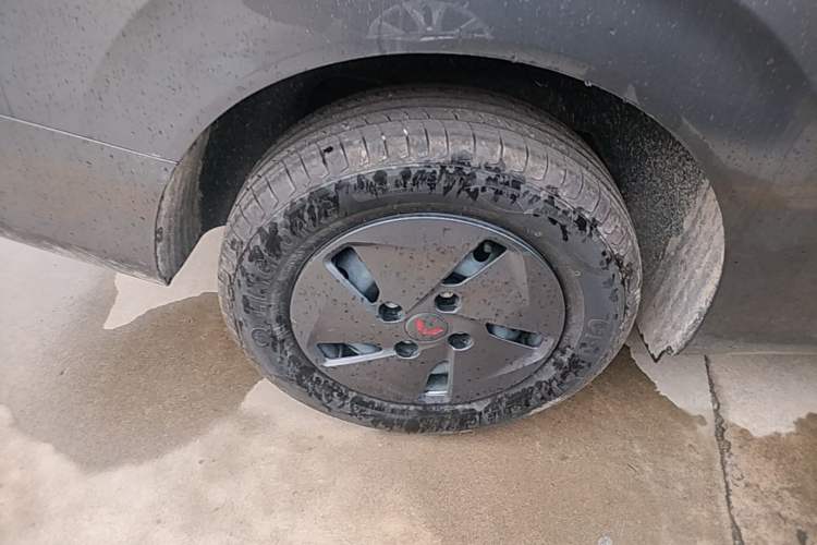 Used Wuling Hongguang New Energy 2025 Extended-Range Hybrid 50KM Comfort Version Right Rear Wheel Hub