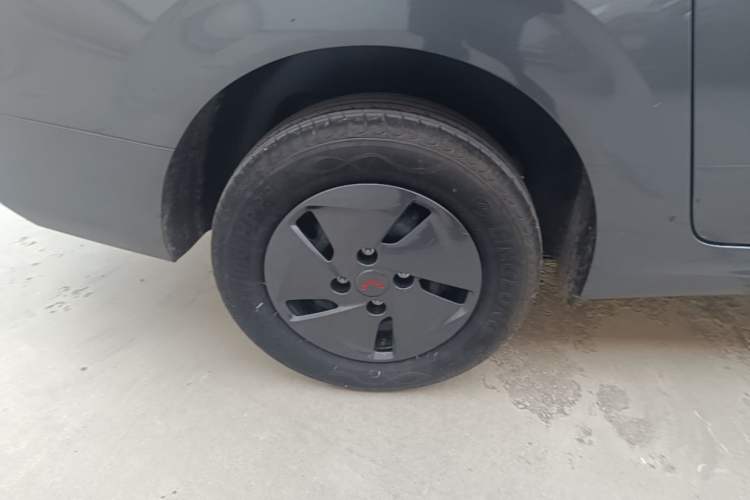 Used Wuling Hongguang New Energy 2025 Extended-Range Hybrid 50KM Comfort Version Right Rear Wheel Hub