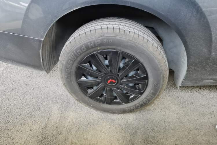 Used Wuling Hongguang New Energy 2025 Extended-Range Hybrid 50 km Standard Version Right Rear Wheel Hub