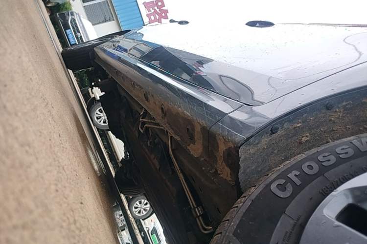 Used Wuling Hongguang New Energy 2025 Extended-Range Hybrid 50KM Comfort Version Right Side Sill