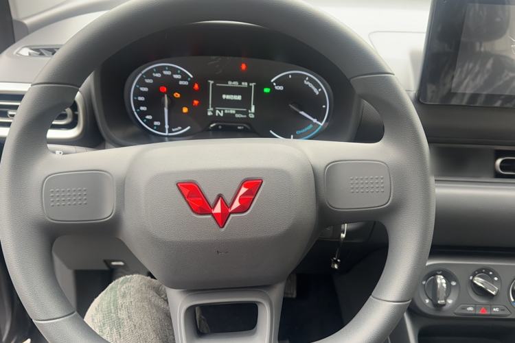 Used Wuling Hongguang New Energy 2025 Extended-Range Hybrid 50KM Comfort Version Steering Wheel