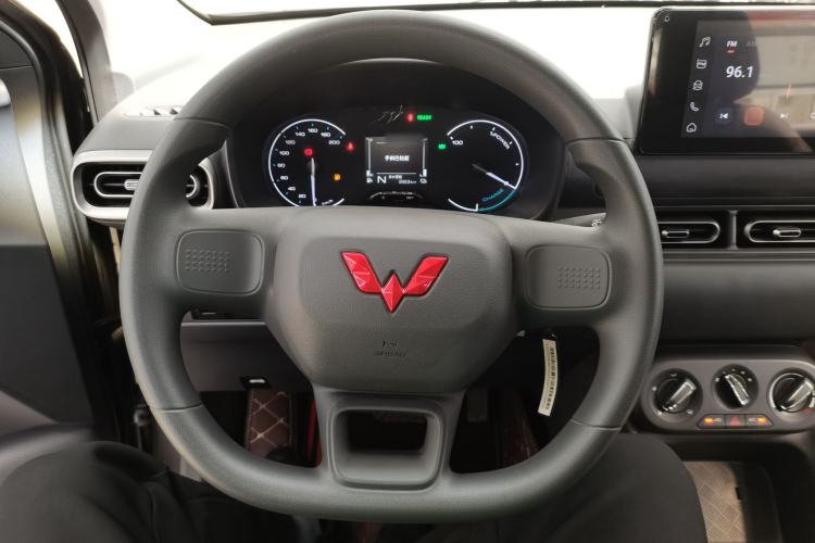 Used Wuling Hongguang New Energy 2025 Extended-Range Hybrid 50KM Comfort Version Steering Wheel