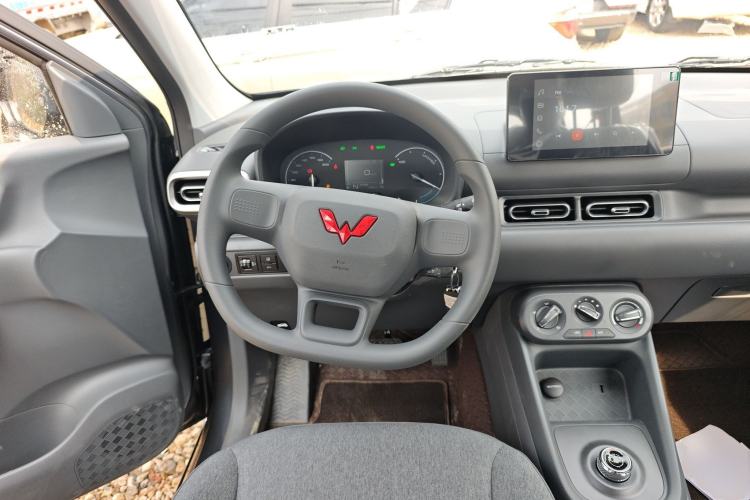 Used Wuling Hongguang New Energy 2025 Extended-Range Hybrid 50KM Comfort Version Steering Wheel