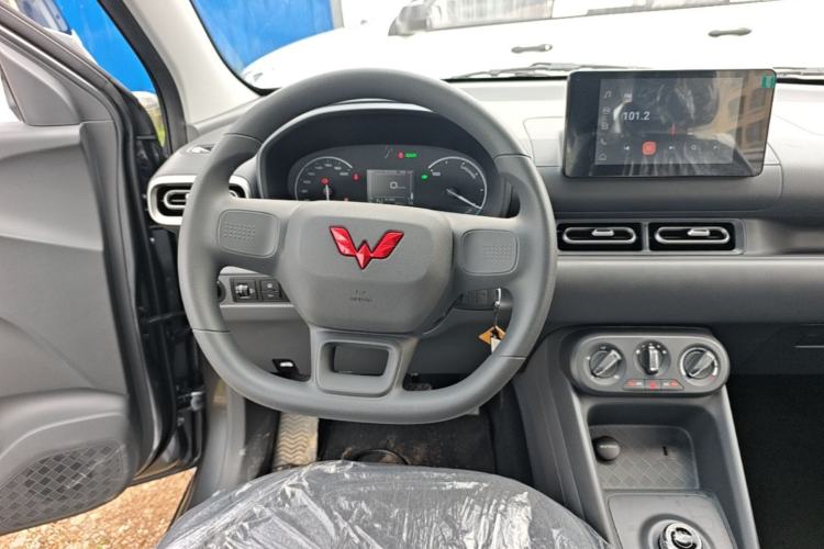 Used Wuling Hongguang New Energy 2025 Extended-Range Hybrid 50KM Comfort Version Steering Wheel